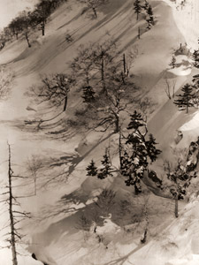 十勝岳にて [内村謙司, アサヒカメラ 1955年4月号より]のサムネイル画像