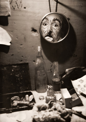 道化師の顔 [ジゼル・フロイント, アサヒカメラ 1955年4月号より] パブリックドメイン画像 