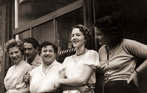 パリジェンヌ [横山泰三, カメラ毎日 1956年5月号より]のサムネイル画像