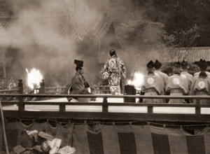 薪能 [前田外茂雄, カメラ毎日 1956年5月号より]のサムネイル画像