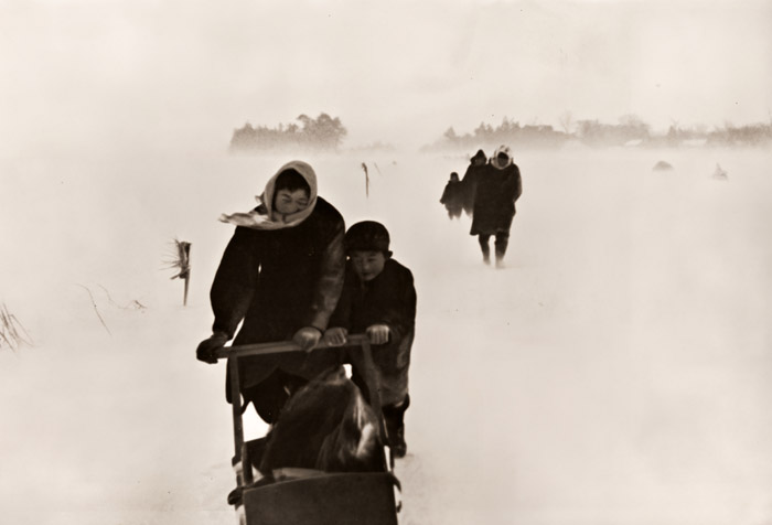 吹雪 [阿蘇勝, カメラ毎日 1956年5月号より] パブリックドメイン画像 
