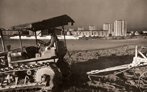 アパートの建設 [福田勝治, カメラ毎日 1956年5月号より]のサムネイル画像
