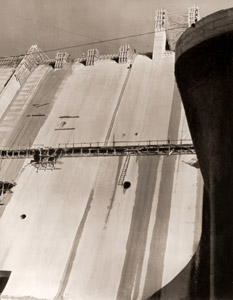 Dam [Saneyoshi Iwasaki,  from ARS CAMERA January 1955] Thumbnail Images