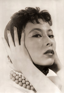 ハイキートーン(耳に手を当てる女性） [稲村隆正, ARS CAMERA 1955年1月号より]のサムネイル画像