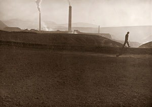 鉱山の朝 [鈴木義夫, ARS CAMERA 1955年2月号より]のサムネイル画像