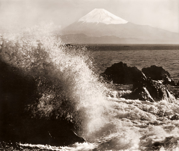 ゆるぎなき日本 [岡本東洋, アサヒカメラ 1940年6月号より] パブリックドメイン画像 