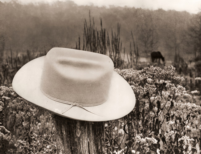 牧場主の帽子 [カーター・ジョーンズ, アサヒカメラ 1956年1月号より] パブリックドメイン画像 