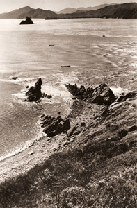 鳴門岬 [堀内初太郎, アサヒカメラ 1956年1月号より]のサムネイル画像