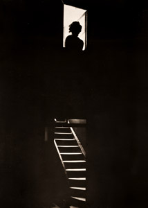 夜 [ヤーコブ・ツッゲナー, アサヒカメラ 1956年1月号より]のサムネイル画像