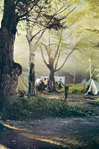 キャンプの朝 [堀田正, アサヒカメラ 1956年1月号より]のサムネイル画像