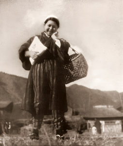 銃後の私 [大竹省二, アサヒカメラ 1941年3月号より]のサムネイル画像