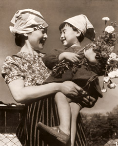 母と子 [杉山吉良, アサヒカメラ 1941年3月号より]のサムネイル画像