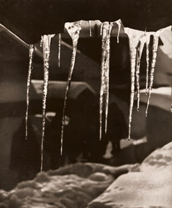 氷柱 [古谷誠一郎, 光画月刊 1948年6月号より]のサムネイル画像