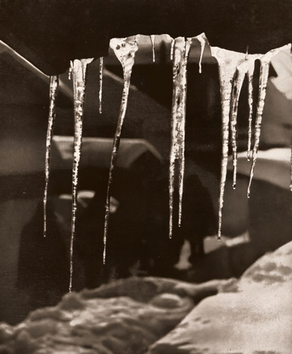 氷柱 [古谷誠一郎, 光画月刊 1948年6月号より] パブリックドメイン画像 
