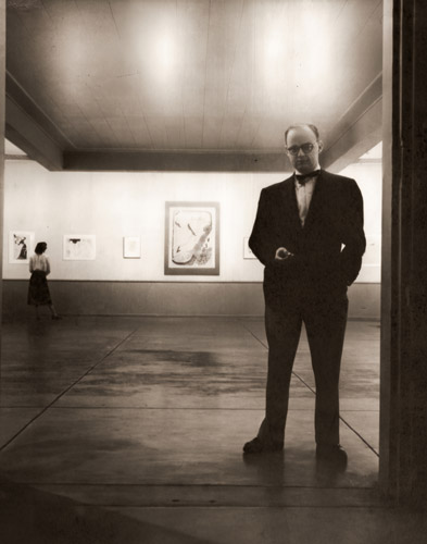 画廊にて [ボブ・ウィロビー, フォトアート 1955年7月号より] パブリックドメイン画像 