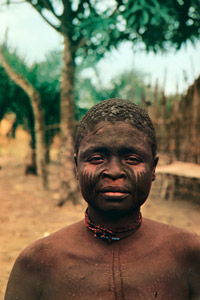 無題(コンゴのペンデ族の女性） [エリオット・エリソフォン, Color Photography Annual 1956より]のサムネイル画像