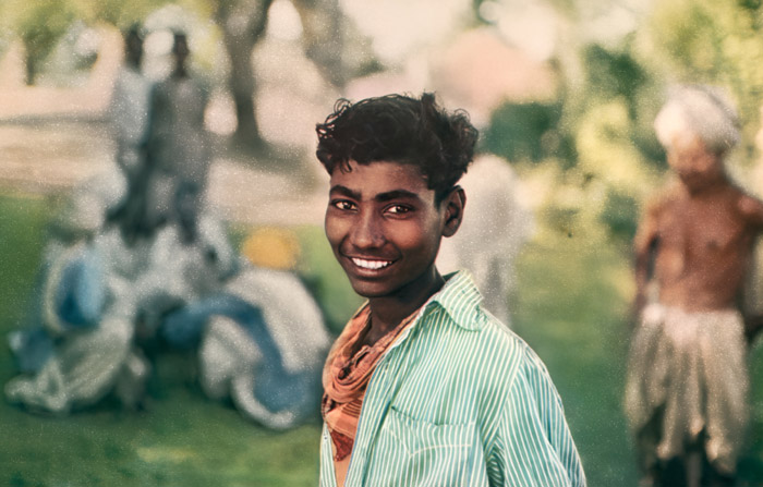 インドの若者 [ジョン・G・ロス, Color Photography Annual 1956より] パブリックドメイン画像 