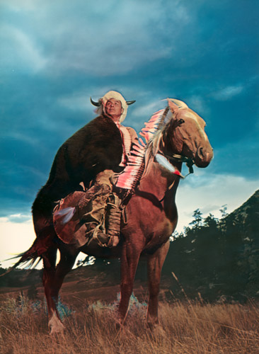 シャイアン族のインディアン [アーノルド・ニューマン, Color Photography Annual 1956より] パブリックドメイン画像 
