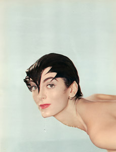 ウォータープルフーメイクアップ [ジョン・ローリングス, Color Photography Annual 1956より]のサムネイル画像