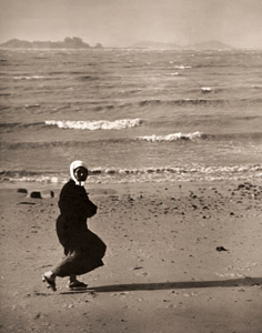 浅春の浜辺 [益田正巳, 光画月刊 1952年9月号より]のサムネイル画像