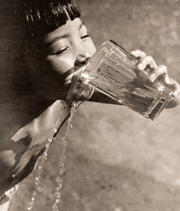 暑い日に [岡正樹, 光画月刊 1952年9月号より]のサムネイル画像