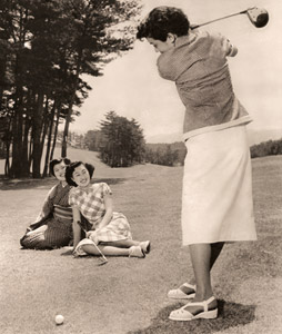 ゴルフ [朝日新聞大阪本社写真部, アサヒカメラ 1951年9月号より]のサムネイル画像