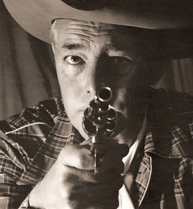 射撃の名手 西部劇俳優ケニー・ダンカン [黒川亮一郎, アサヒカメラ 1951年9月号より]のサムネイル画像