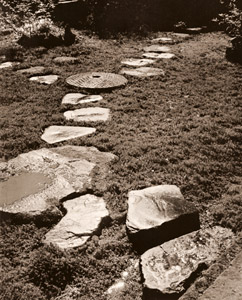 Step Stone [Seishu Uemiya,  from Asahi Camera September 1951] Thumbnail Images