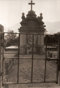 浦上坂本町国際墓地にて [石井彰, ARS CAMERA 1955年3月号より]のサムネイル画像