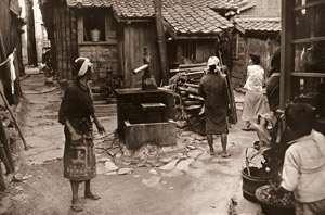 井戸のある道 [近藤竜夫, ARS CAMERA 1955年3月号より]のサムネイル画像
