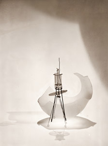 われた電球 [ロルフ・ヴィンキスト, ARS CAMERA 1955年3月号より]のサムネイル画像
