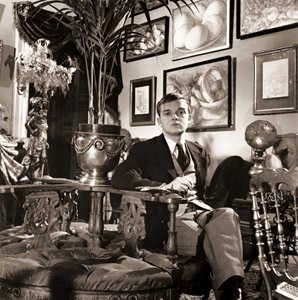 ニューオリンズ生まれの作家トルーマン・カポーティ 当時22歳 [ジェリー・クック, 1947年, 栄光の「LIFE」展 1946-1955 時代の顔を衝くより]のサムネイル画像