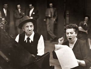「ほんもののピアノ弾き｣のレコーディングでの喜劇俳優ジミー・デュランテとオペラ歌手ヘレン・トラウベル [ユージン・スミス, 1947年, 栄光の「LIFE」展 1946-1955 時代の顔を衝くより]のサムネイル画像