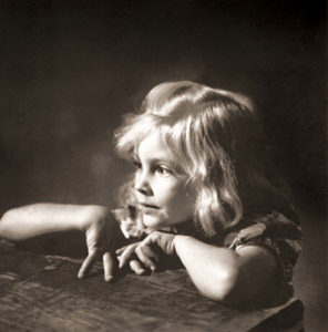 ノースカロライナ州アシュヴィル音楽祭で夢中になっている少女 [ユージン・スミス, 1947年, 栄光の「LIFE」展 1946-1955 時代の顔を衝くより]のサムネイル画像