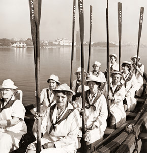 カリフォルニア州のオークランドの女子漕艇クラブ [Charles Steinheimer , 1947年, 栄光の「LIFE」展 1946-1955 時代の顔を衝くより]のサムネイル画像