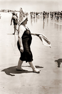 8月のある日、ニューヨーク州ジョーンズ・ビーチで [レオナルド・マコーム, 1946年, 栄光の「LIFE」展 1946-1955 時代の顔を衝くより]のサムネイル画像