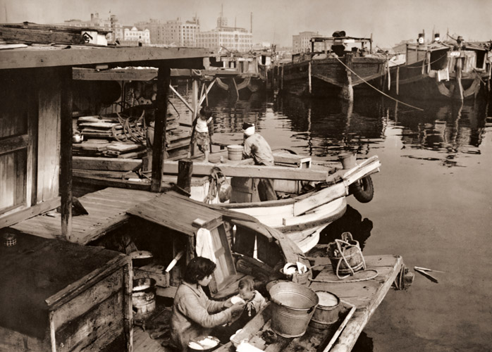 海上生活 [田中嘉美, ARS CAMERA 1955年4月号より] パブリックドメイン画像 