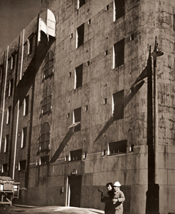 窓 [長崎穣, ARS CAMERA 1955年4月号より]のサムネイル画像