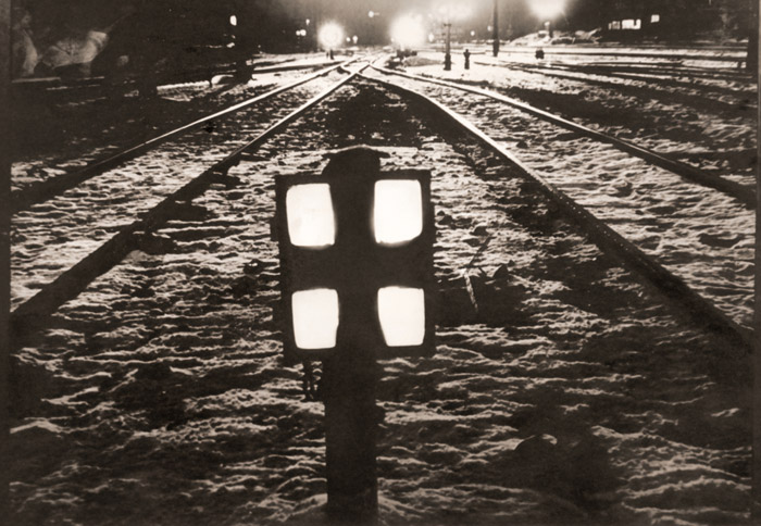 夜の目標 [岩佐武男, ARS CAMERA 1955年5月号より] パブリックドメイン画像 