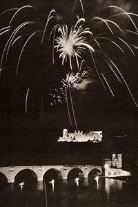 花火(ネッカー湖畔よりハイデルベルク城を望む） [E・レンナー, ARS CAMERA 1955年5月号より]のサムネイル画像