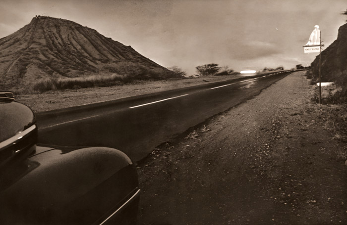 ドライブウェイ(ハワイにて） [真継不二夫, ARS CAMERA 1955年5月号より] パブリックドメイン画像 