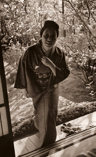 幸田文さん [田沼武能, ARS CAMERA 1955年5月号より] パブリックドメイン画像 
