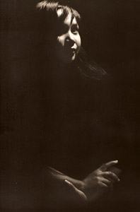 黒のムード [秋山庄太郎, ARS CAMERA 1955年5月号より]のサムネイル画像