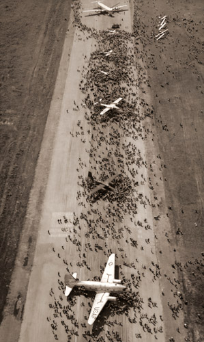 復活第一回航空記念日 [古川秀二, 朝日新聞報道写真傑作集 1954より] パブリックドメイン画像 