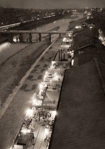京の夜の風情 [野尻敏将, 朝日新聞報道写真傑作集 1954より]のサムネイル画像