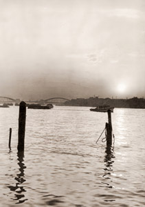 隅田川 [土門拳, カメラ毎日 1955年3月号より]のサムネイル画像