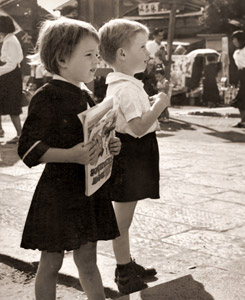 姉弟 [石川弥之助, カメラ毎日 1955年3月号より]のサムネイル画像