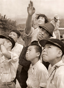 ボクらも岩のぼり 1 [中一, カメラ毎日 1955年3月号より]のサムネイル画像