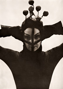マルシャン＝ミスコヴィッチ・バレエ団  「ル・コンバ」のサラセンの娘コリンダになったマルシャン [吉村正治, カメラ毎日 1955年3月号より]のサムネイル画像