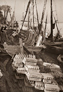 ルクゾールの旧ナイル河岸で [アンリ・カルティエ＝ブレッソン, カメラ毎日 1955年3月号より]のサムネイル画像